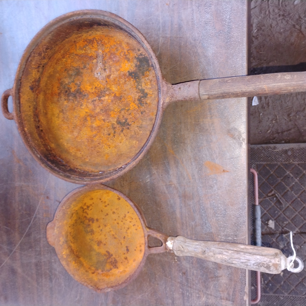 Rustic Cast Iron Skillet Set